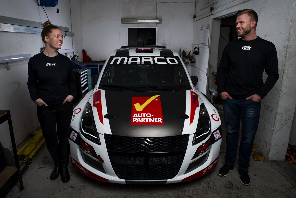 Smilene er store hos Carina Møller og Marco Gersager inden sæsonstarten
(Foto: Jokum Tord Larsen / jokumtordlarsen.com)